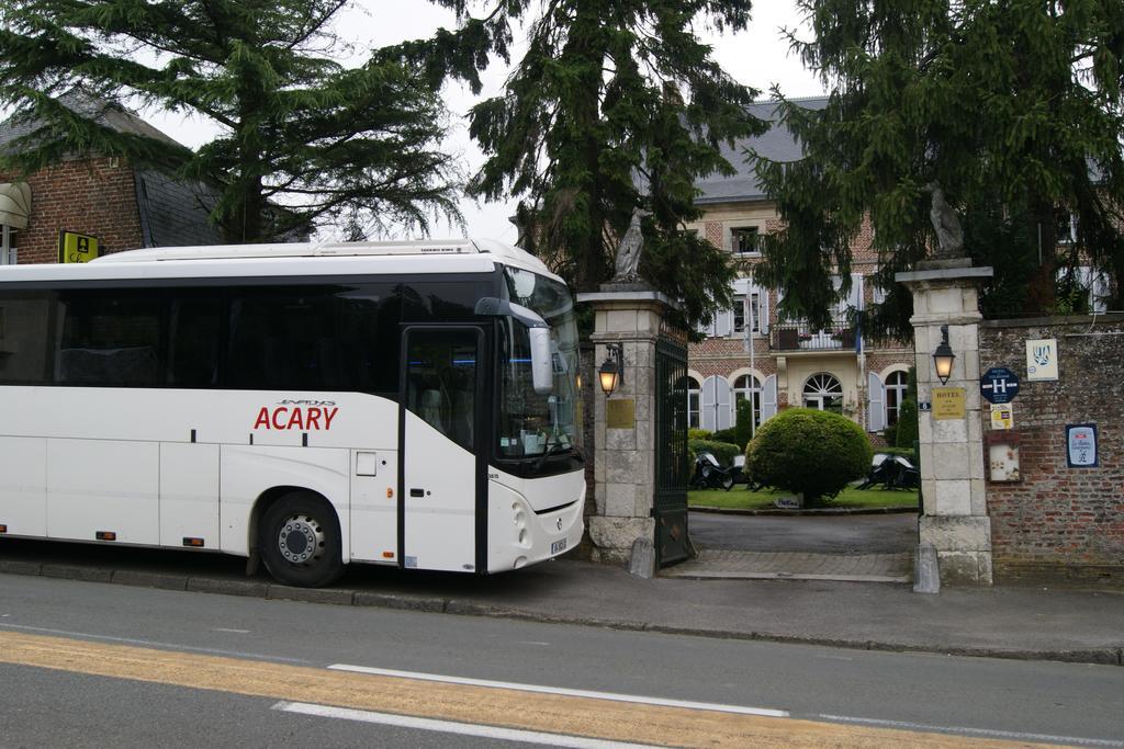 Hotel Le Clos Du Montvinage Étréaupont Kültér fotó