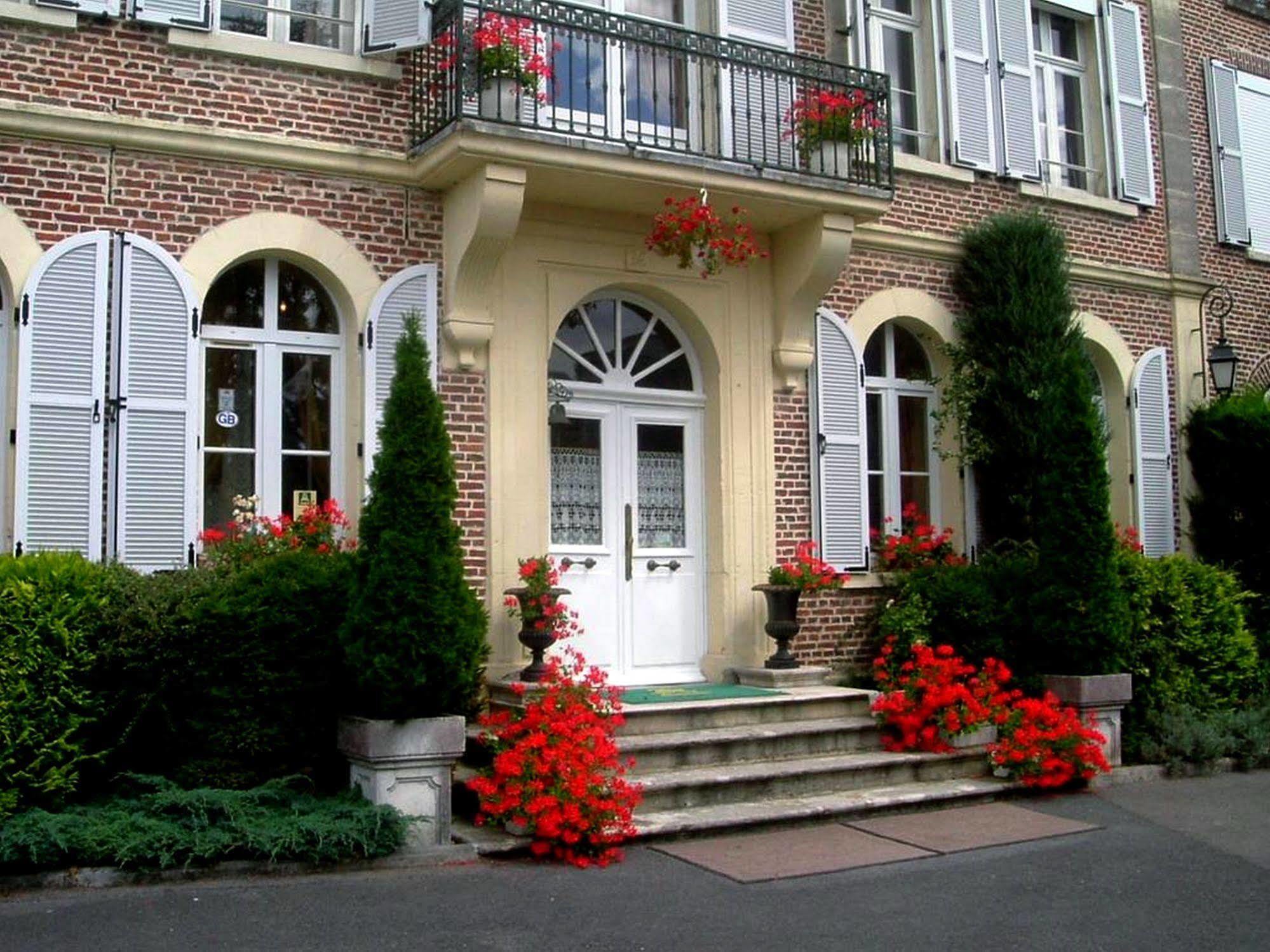 Hotel Le Clos Du Montvinage Étréaupont Kültér fotó