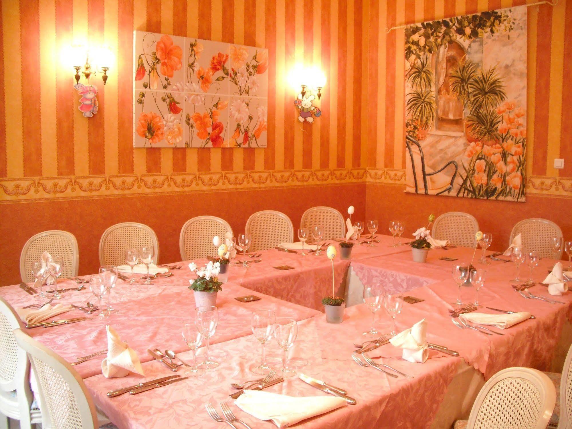 Hotel Le Clos Du Montvinage Étréaupont Kültér fotó